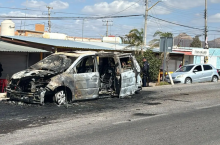 Incendian vehículo en Los Caños 