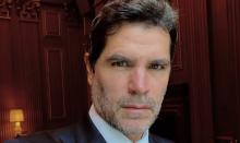 Eduardo Verástegui llama "basura tóxica" a Bad Bunny y critica a los Grammys por premiarlo 