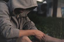 Alcohol y drogas incrementan posibilidad de depresión, señalan autoridades de salud