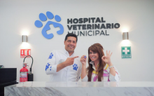 La actriz hidrocálida Yadhira Carrillo visita el Hospital Veterinario de Aguascalientes