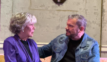 A sus 87 años, Jacqueline Andere conmueve y recibe ovación del público con “La velocidad del otoño” en Aguascalientes