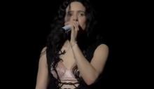 "Estoy vomitando": Rosalía cancela concierto debido a una intoxicación