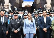 Tere Jiménez entrega reconocimientos a policías