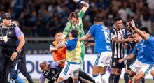 pelea entre futbolistas en Brasil 
