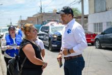 Leo Montañez en la colonia Miravalle 