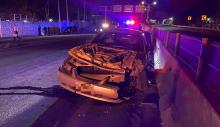 El conductor de un Mustang intentó escapar de policías municipales y fue detenido tras impactarse contra el muro de contención