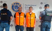 Los detenidos habrían amagado y encerrado a empleadas domésticas para llevarse dinero y objetos de valor