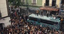 U2 graba video musical junto a fans en el centro histórico de la CDMX