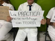 Estudiantes de medicina de la Universidad Tecnológica de Calvillo se manifiestan; exigen equipo y laboratorios para prácticas