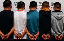 Cinco delincuentes fueron detenidos tras efectivo operativo que incluyó patrullas, helicópteros y el aseguramiento de armas, vehículos y la mercancía robada
