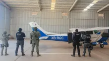Aseguran avioneta con cocaína, armas y vehículos en Baja California en operativo conjunto federal
