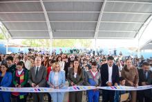 Tere Jiménez entrega certificaciones de inglés a docentes y estudiantes