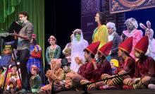Benny fue el invitado especial en la última función de Shrek: El Musical