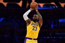 LEBRON JAMES LAKERS