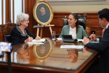 Sheinbaum en conversación telefónica