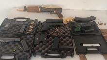 La Aduana de México aseguró cargamentos de armas ilegales transportados en un camión desde EE. UU.