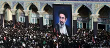 En Irán, miles de personas despiden al ayatola Ali Jamenei