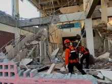 Indonesia: ya son 87 personas muertas tras potente sismo