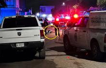Vecinos aseguran haber escuchado al menos siete disparos; el reporte al 911 señala que un hombre llegó a pie y abrió fuego contra cuatro personas