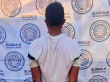 Un despachador identificó al joven como uno de los hombres que abastecieron una motocicleta y escaparon sin cubrir el costo del combustible