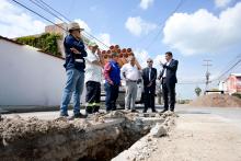 Supervisa Leo Montañez rehabilitación de red sanitaria en Canteras de San José