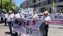 Jubilados de la CFE en Aguascalientes se manifiestan contra recorte de las llamadas “pensiones doradas”