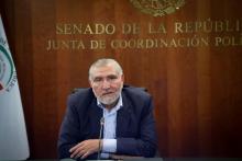 ADÁN AUGUSTO SENTADO EN LA CÁMARA DE SENADORES