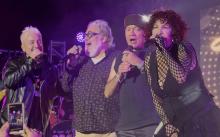 Las grandes canciones del rock en español en nostálgico concierto 