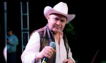 Balean antes de un concierto a Edilberto Portillo, vocalista de 'Beto y sus Canarios'