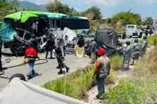 Accidente entre Guardia Nacional y autobús de pasajeros en Chiapas deja un muerto y 16 heridos