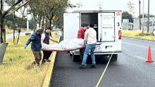 El joven de apenas 19 años perdió el control de su motocicleta sobre la carretera 45 Sur, subió al camellón y terminó impactándose contra un señalamiento