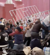 Protesta de normalistas irrumpe evento de Sheinbaum en Hidalgo