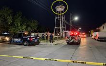 El hombre subió hasta lo más alto de un tanque de MIAA y se dejó caer al interior; bomberos tuvieron que bajar con cuerdas para rescatarlo