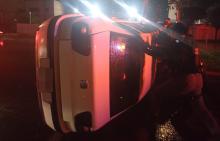 Terminó recostado sobre uno de sus costados, pero el hombre logró salir sin lesiones de gravedad
