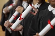 RETRASO EN LA ENTREGA DE TÍTULOS PROFESIONALES 