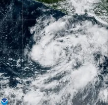 Se forma el huracán "Vance", acercándose a las costas del Pacífico mexicanas