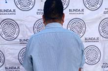 Fue interceptado en la colonia Ojo de Agua después de intentar huir al observar una patrulla. Los policías encontraron una orden de aprehensión