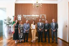Tere Jiménez y directivos de VOLMEX