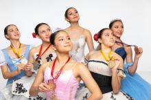 Alumnas de la Universidad de las Artes ganan medalla en Concurso Internacional de Danza