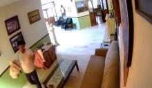 La familia exige una explicación de la Jueza y exhibe los videos del sujeto prendiendo fuego a varias prendas y trasladándolas de una habitación a otra para extender el incendio