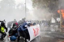 Macron culpa a la "extrema izquierda" de protestas en Francia