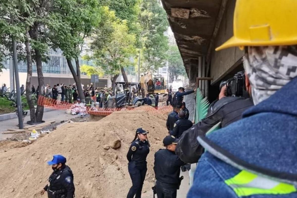 Derrumbe en obras de drenaje de la CDMX deja un obrero muerto | BI Noticias