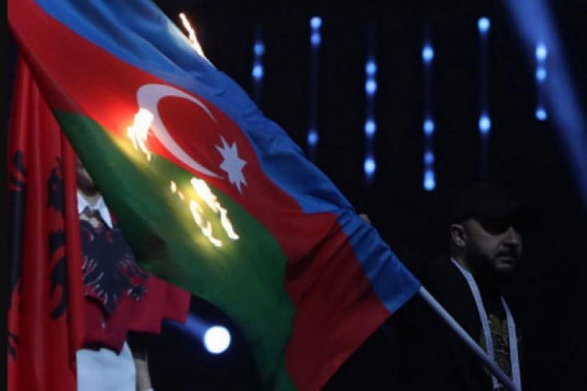 Queman bandera en Campeonato Europeo de Halterofilia BI Noticias