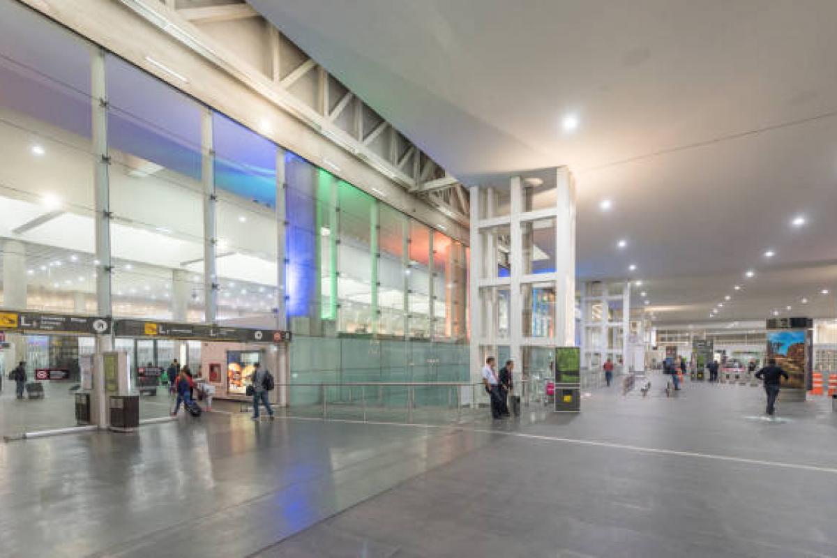 Se revienta vidrio en la Terminal 2 del Aeropuerto Internacional de la ...