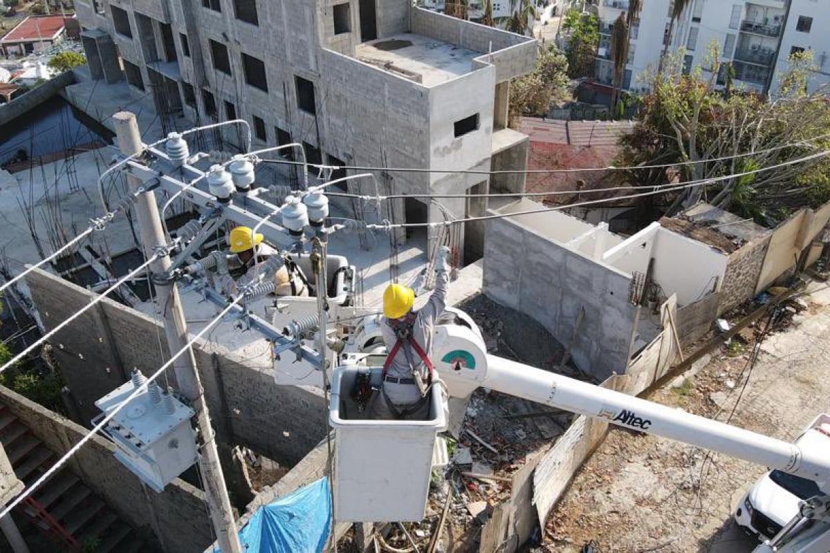 Pobladores de Acapulco retienen a empleados de la CFE para exigir ...