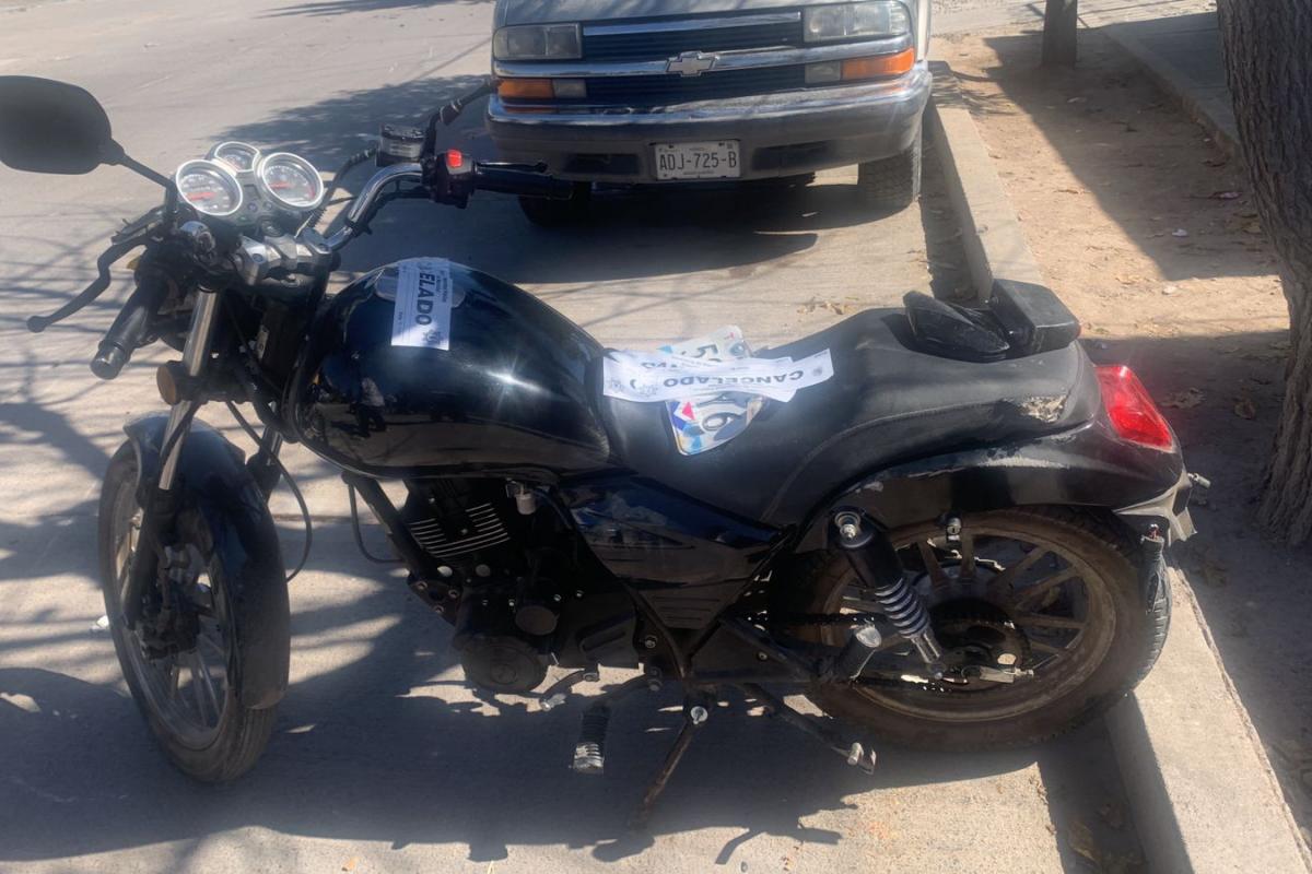 Motociclista se debate entre la vida y la muerte al estrellarse contra ...