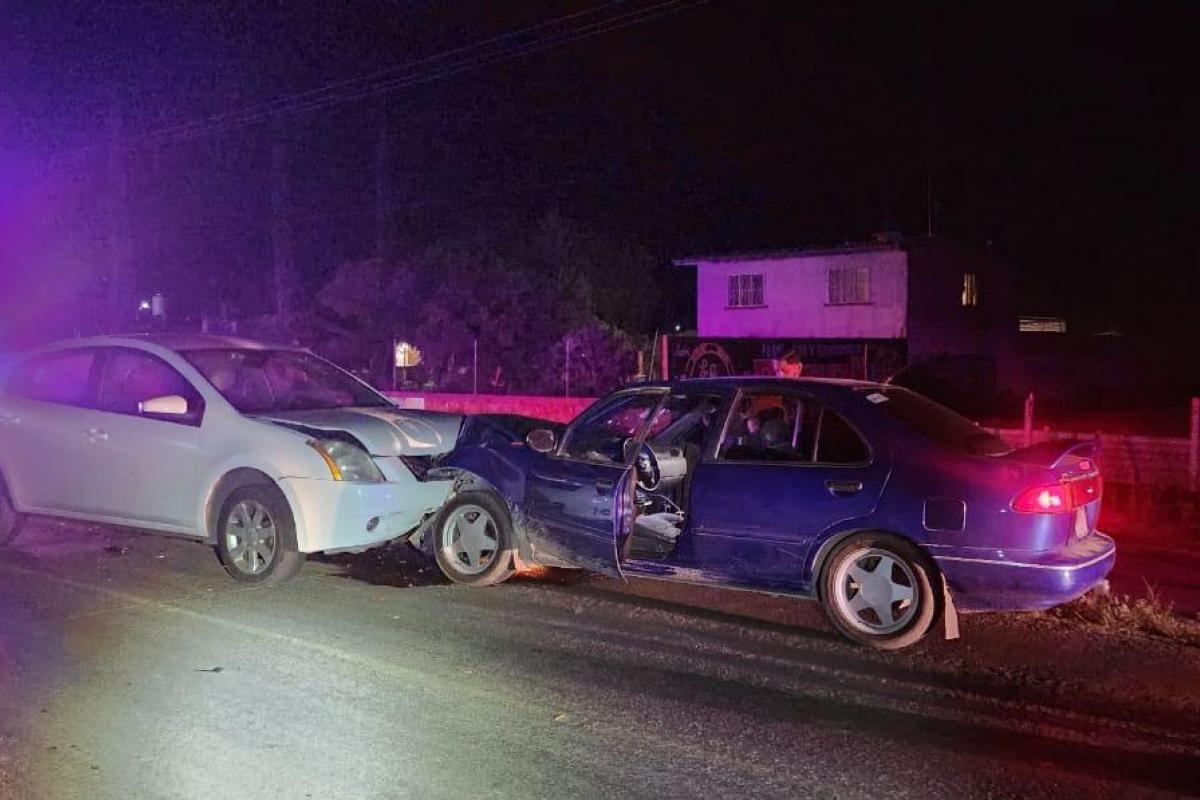 Choque frontal entre dos autos deja como saldo un lesionado | BI Noticias