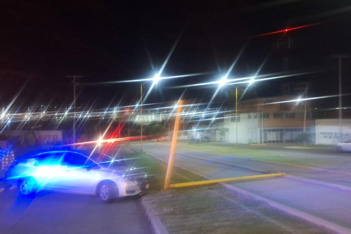 Otro borracho se impacta contra un poste de luz | BI Noticias