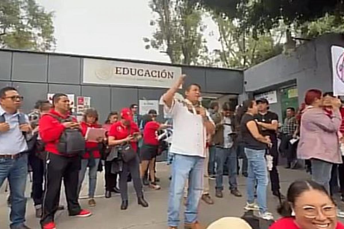 Maestros de la CNTE inician paro nacional de 24 horas y bloqueos en ...