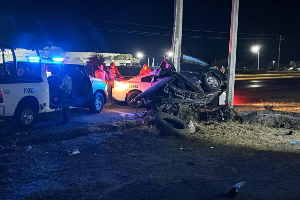 Muere conductor tras impactarse contra poste en la carretera 45 Sur ...